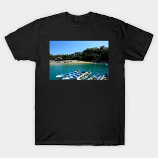 Vue sur un petit port de pêche au Mexique T-Shirt